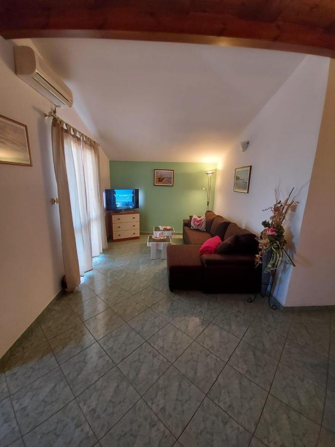 Apartments Tomic Biograd Na Moru Zewnętrze zdjęcie