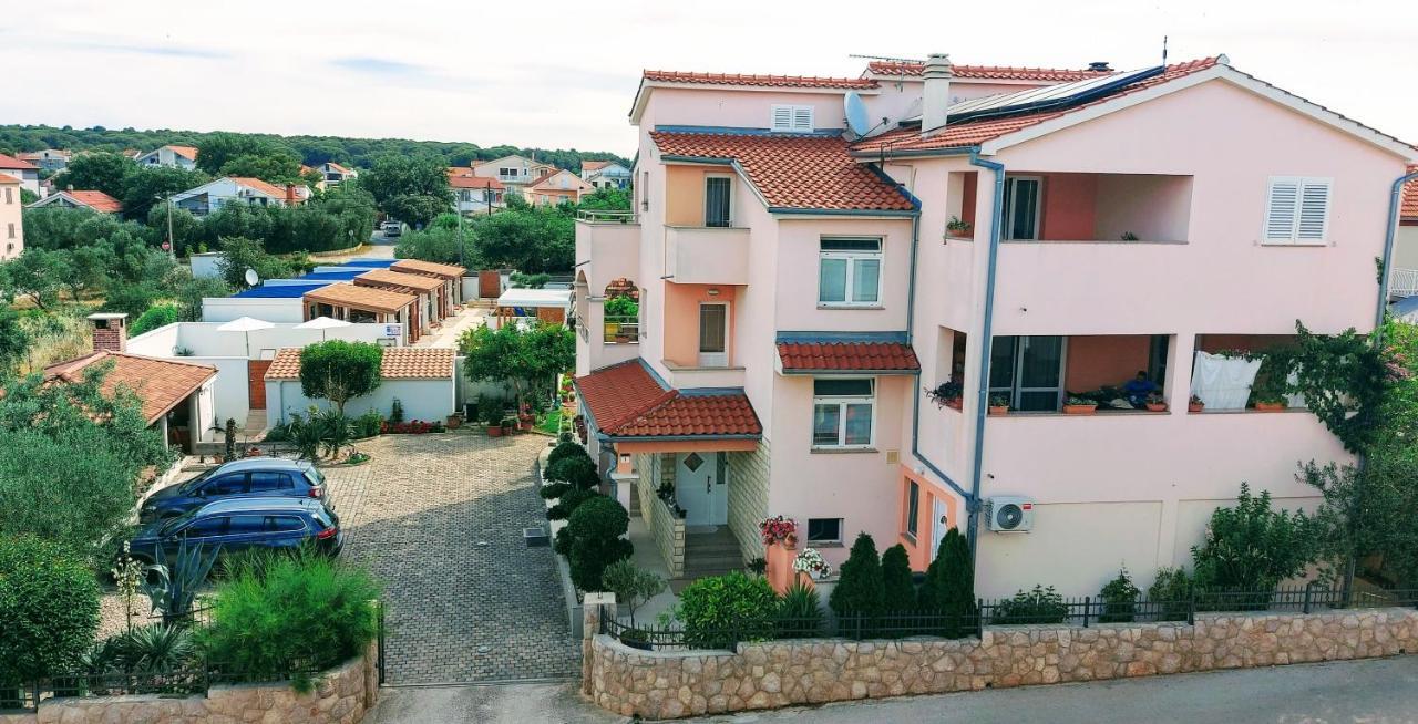 Apartments Tomic Biograd Na Moru Zewnętrze zdjęcie