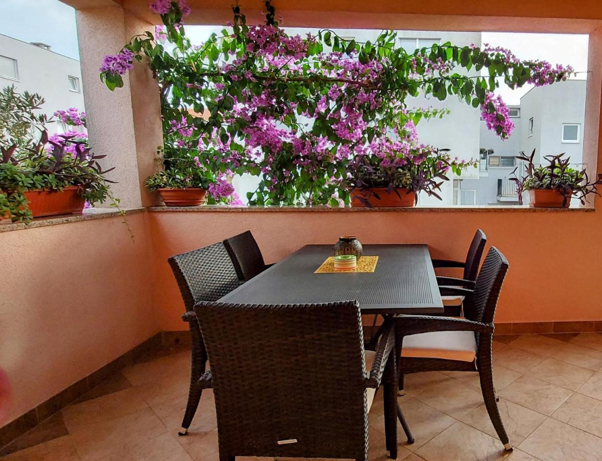 Apartments Tomic Biograd Na Moru Zewnętrze zdjęcie