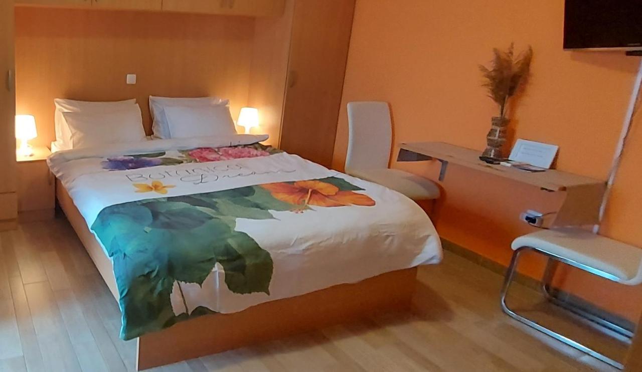 Apartments Tomic Biograd Na Moru Zewnętrze zdjęcie